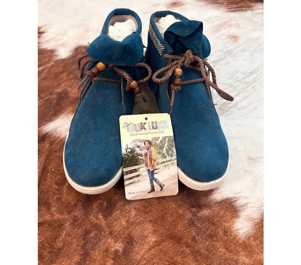 Mukluks Boots Women's size 5 1/2 Fringe  blue Style 16855